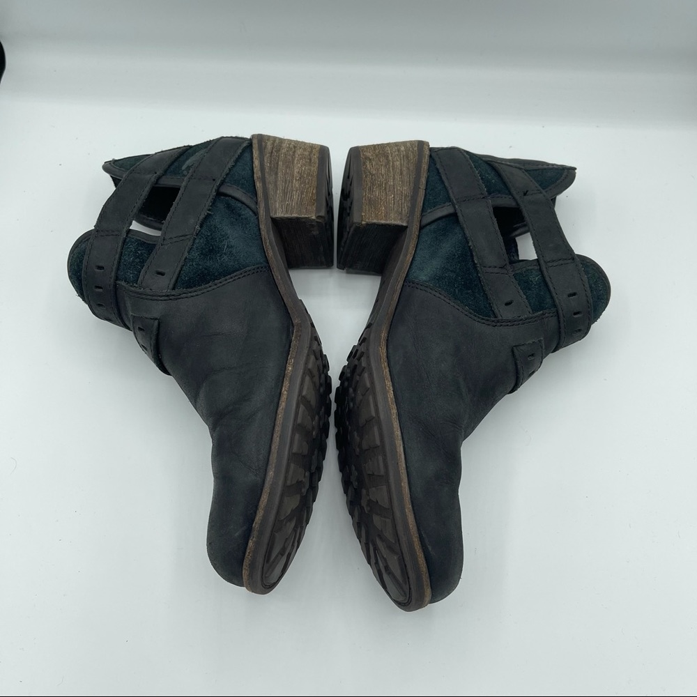 Ugg Australia Patsy Round Toe Leather Ankle Boot - image 4